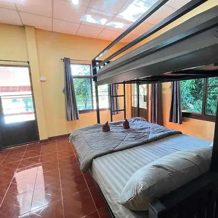 Rain Tree Cafe & Homestay Uthai Thani Exterior photo