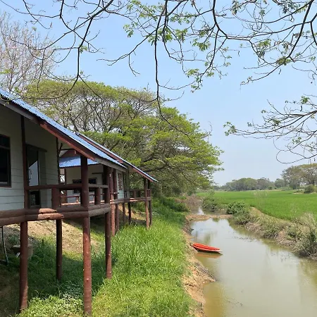 Rain Tree Cafe & Homestay Uthai Thani Exterior photo