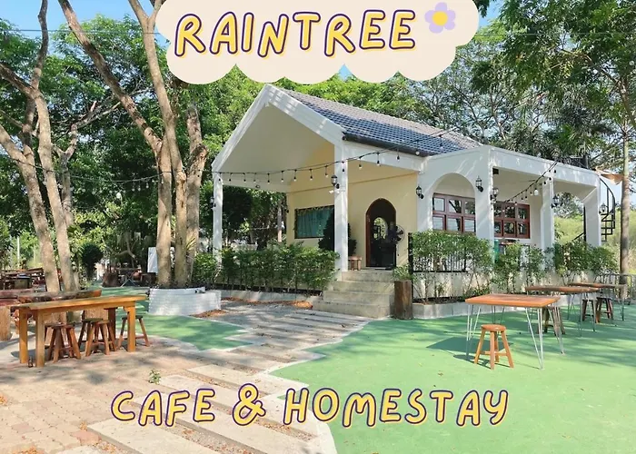 Rain Tree Cafe & Homestay
