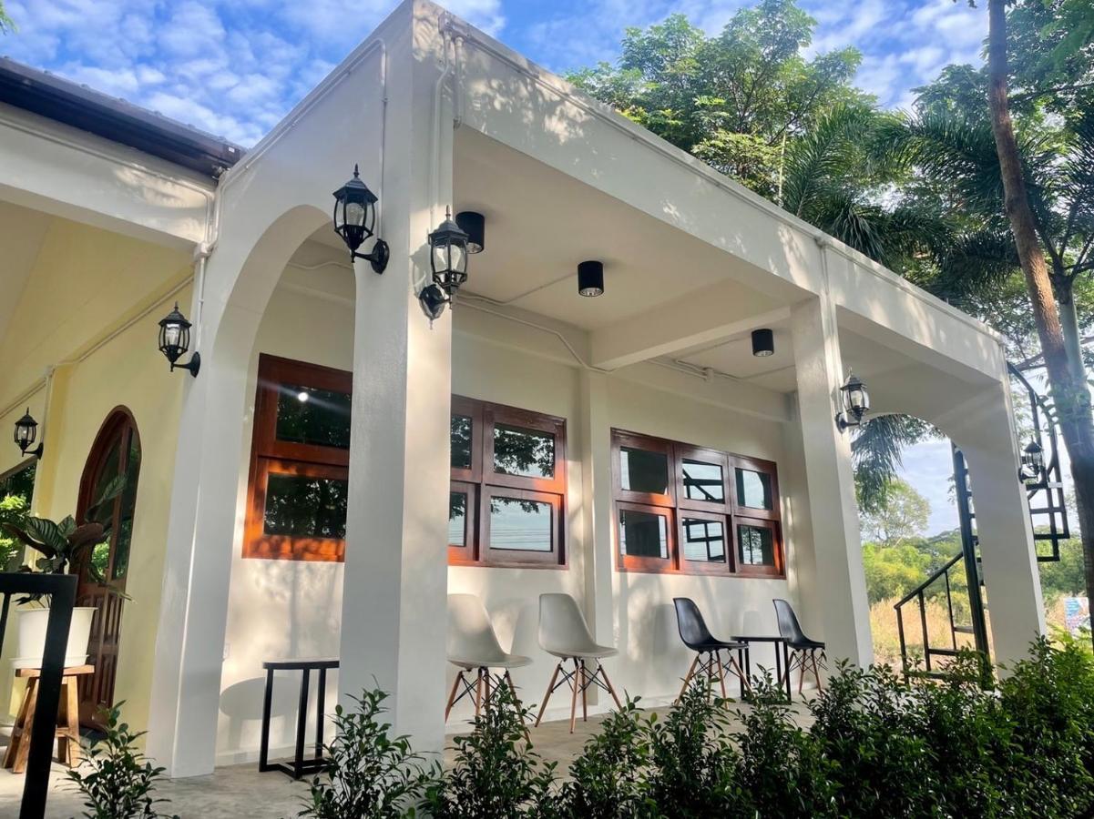 Homestay Rain Tree Cafe &