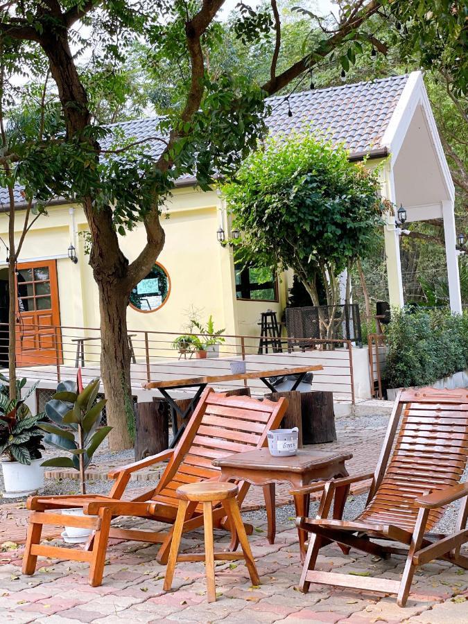 Homestay Rain Tree Cafe &