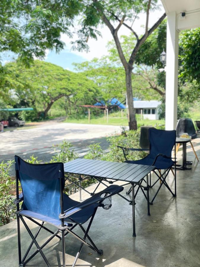 Rain Tree Cafe & Homestay *