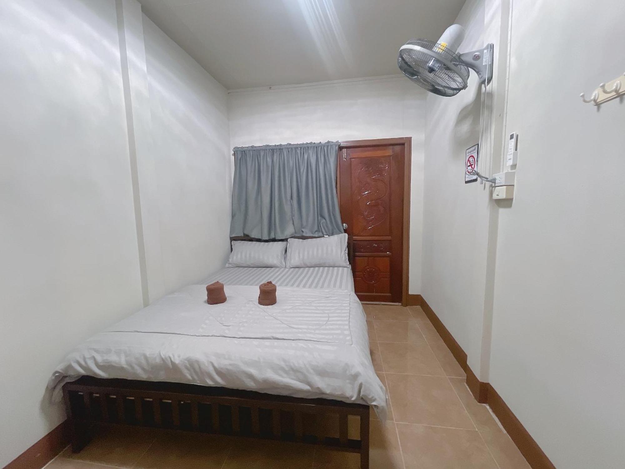 Rain Tree Cafe & Homestay