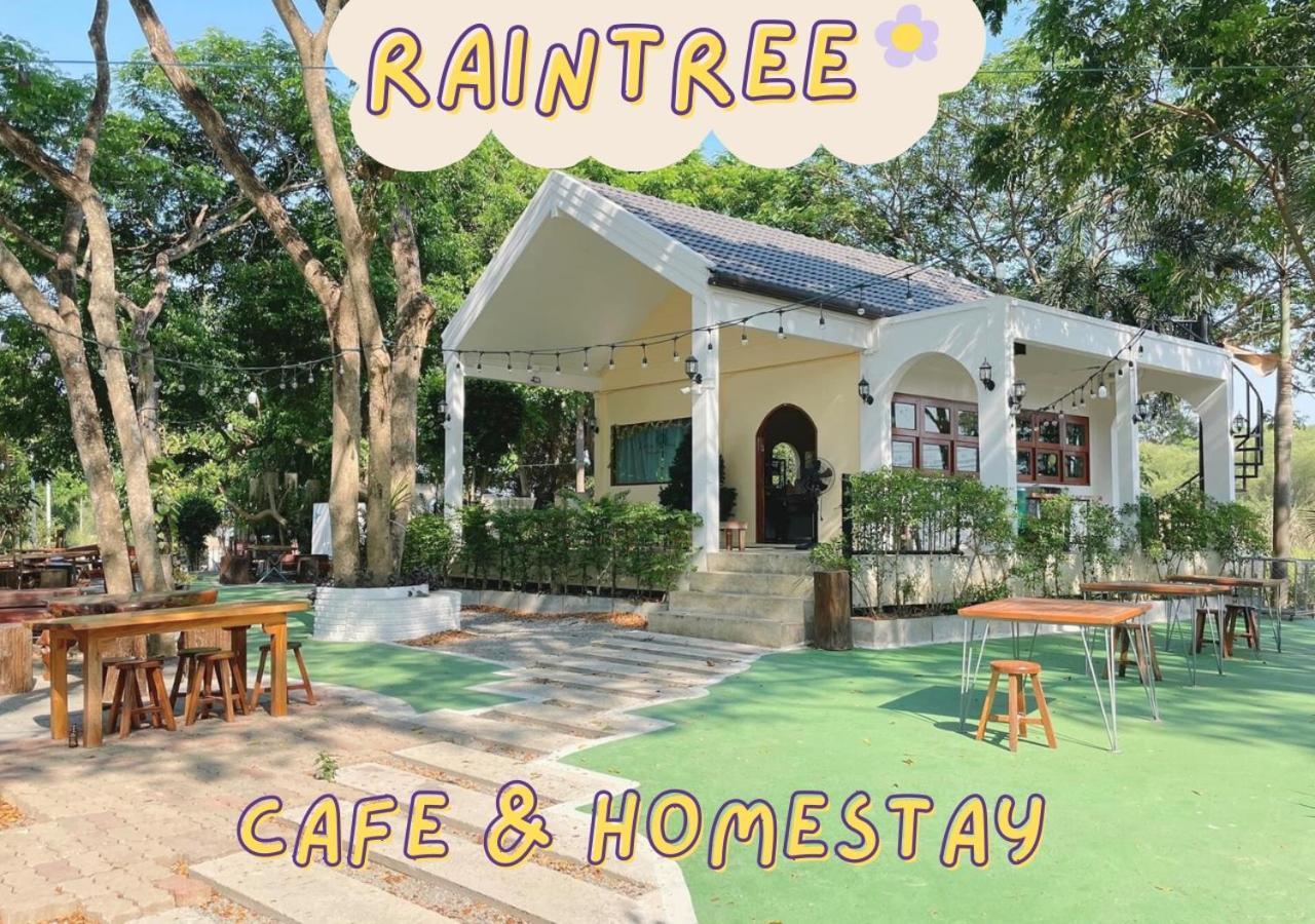 Rain Tree Cafe & Homestay *